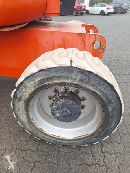 Piattaforma aerea JLG