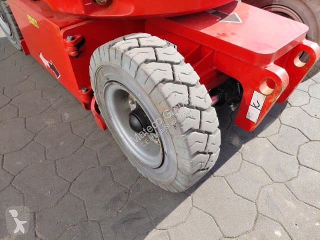 منصة تلسكوبية JLG