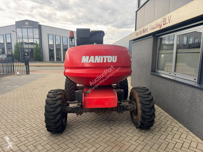 Manitou 4x4x4 aerial platform