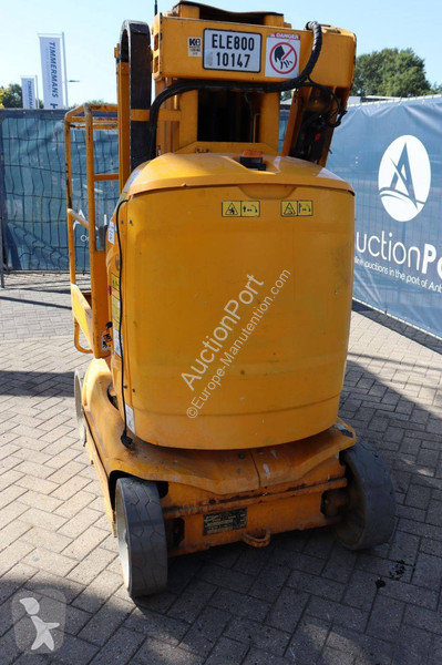 JLG 8E aerial platform