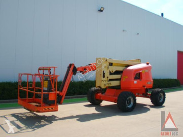 Nacelle automotrice articulée JLG