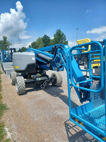 Nacelle automotrice articulée télescopique Genie