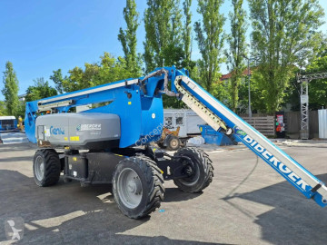 Nacelle automotrice articulée télescopique Genie