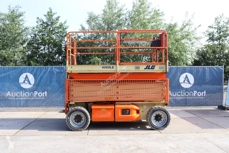 Piattaforma aerea JLG