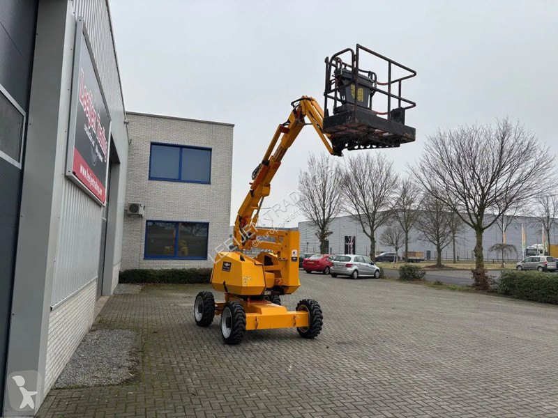 منصة تلسكوبية JLG Diesel 4x4 articulated...