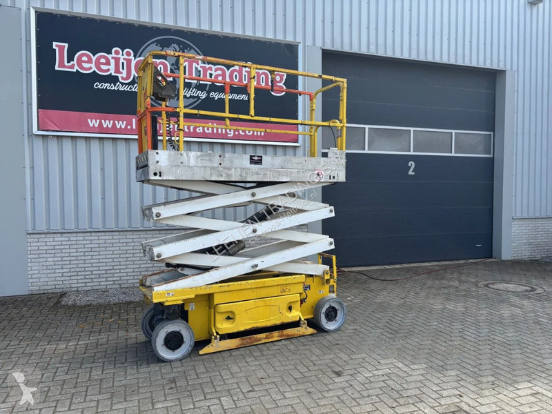 منصة تلسكوبية JLG Electric scissorlift 2010 year