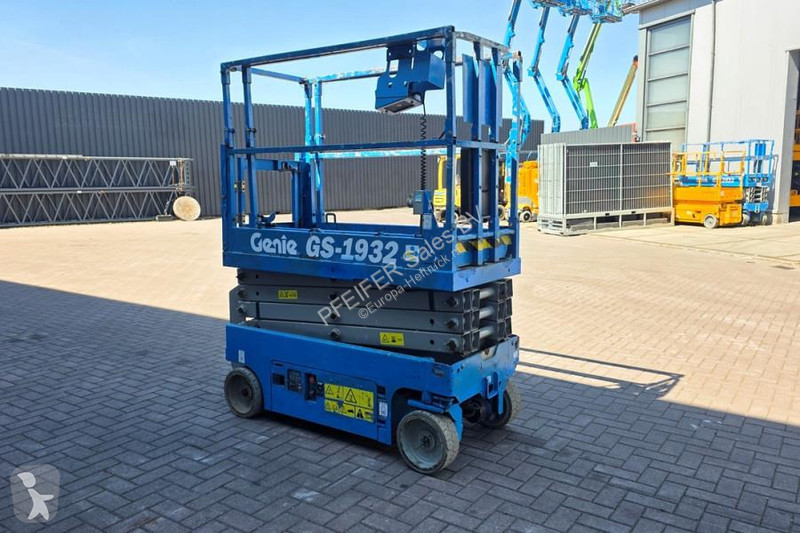 منصة تلسكوبية Genie GS1932 Electric, Working...