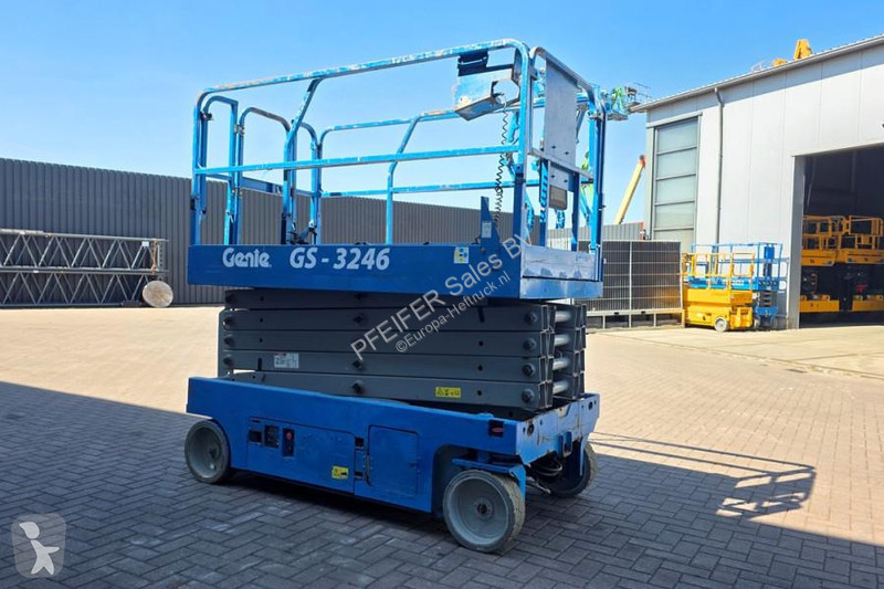 منصة تلسكوبية Genie GS3246 Electric, Working...