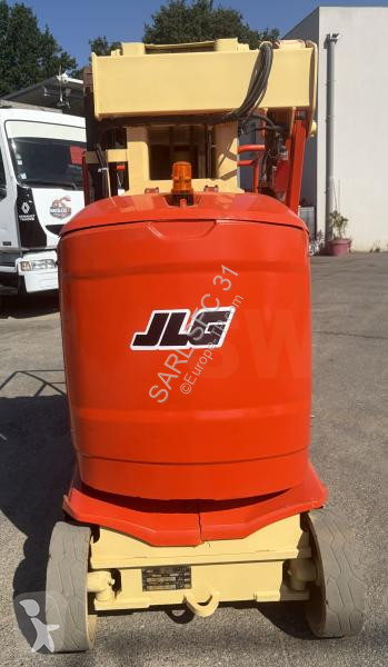 منصة تلسكوبية JLG 8E