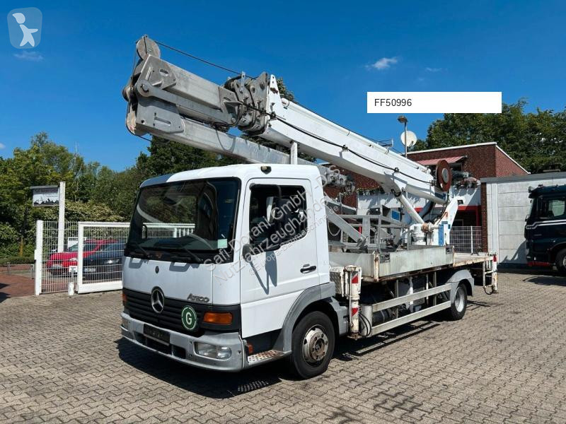 Вишка Mercedes 818 +Böcker AK 32-1200...