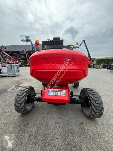 Zelfaandrijvende hoogwerker uitschuifbaar scharnierend Manitou