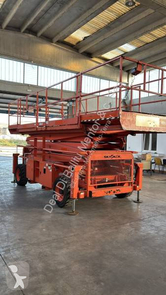 منصة تلسكوبية Skyjack SJ 9250
