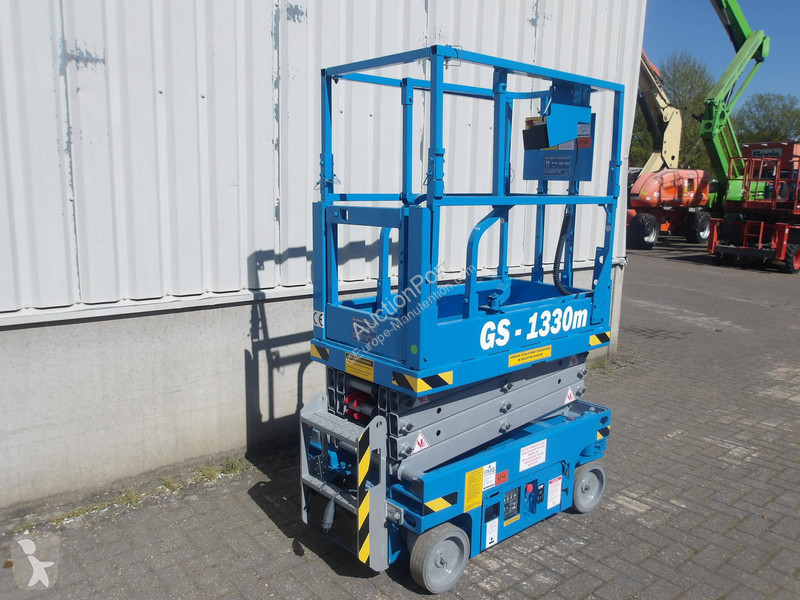 منصة تلسكوبية Genie GS-1330M