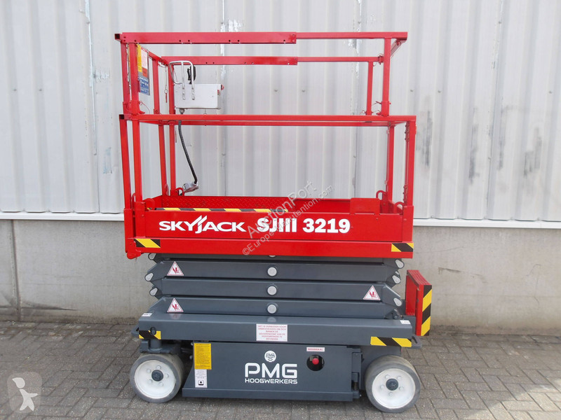 منصة تلسكوبية Skyjack SJ3219