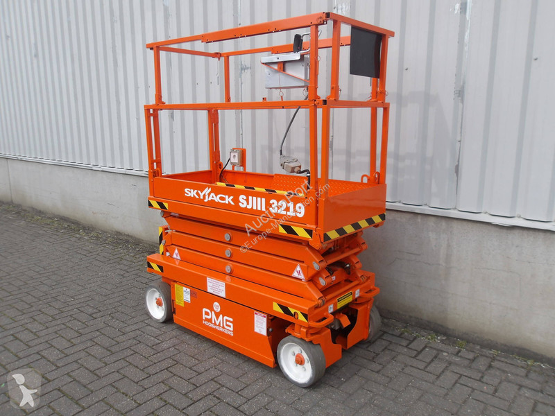 منصة تلسكوبية Skyjack SJ3219
