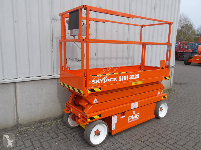 منصة تلسكوبية Skyjack SJ3220