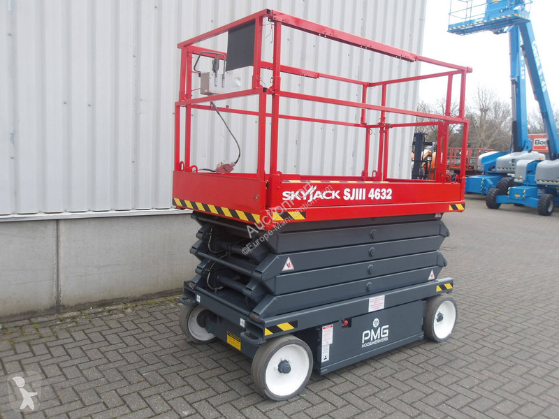 منصة تلسكوبية Skyjack SJ4632