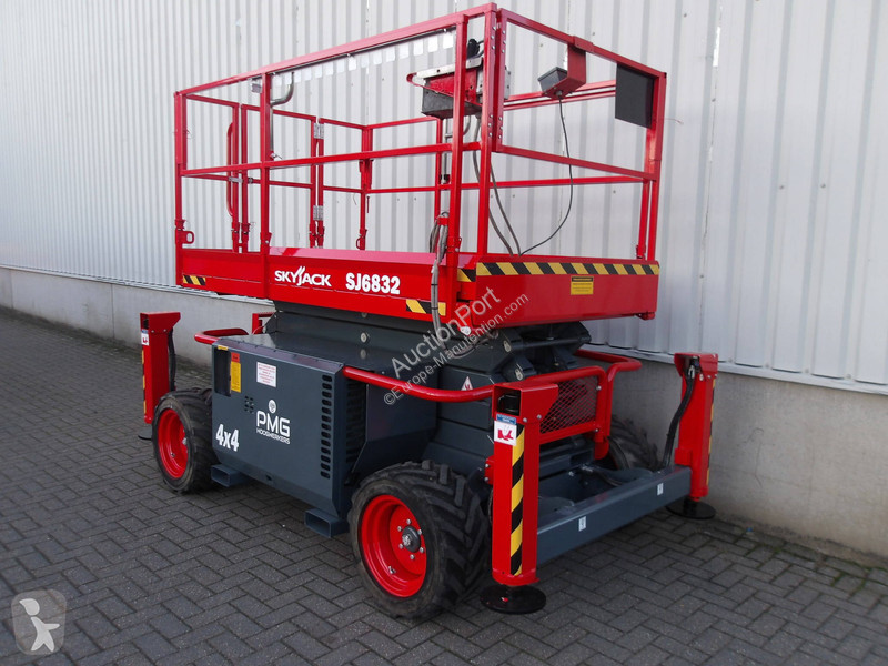 منصة تلسكوبية Skyjack SJ6832RT
