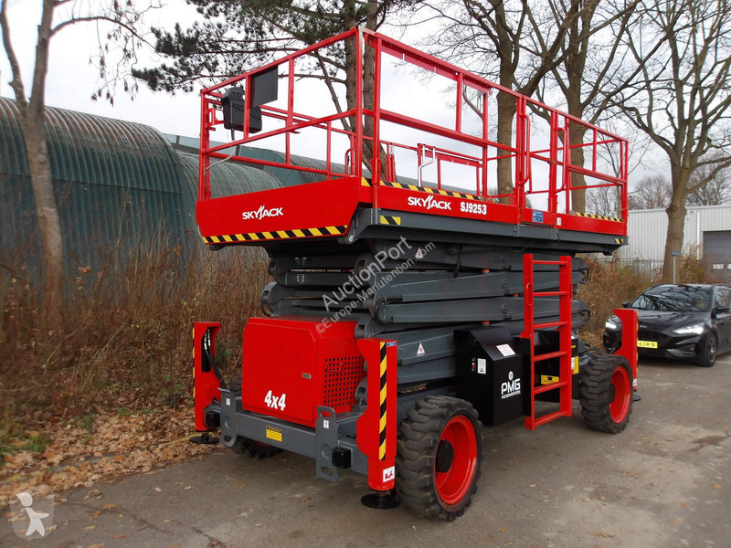 منصة تلسكوبية Skyjack SJ9253RT