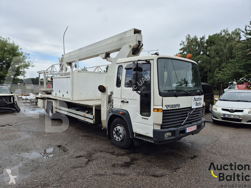 منصة تلسكوبية Volvo FL6 110