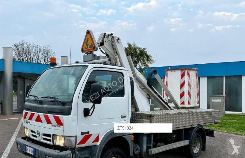 Plataforma elevadora Nissan CABSTAR CESTELLO 10MT