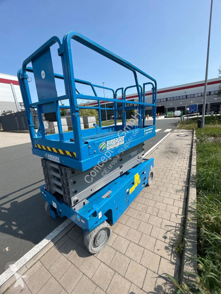 منصة تلسكوبية Genie GS 3246