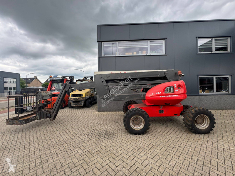 Manitou 4x4x4 aerial platform