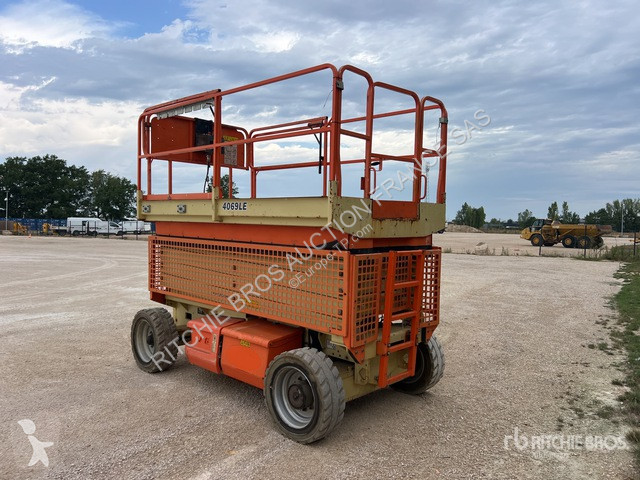 Автовишка JLG