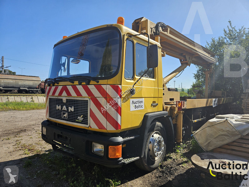 Plataforma elevadora MAN M90