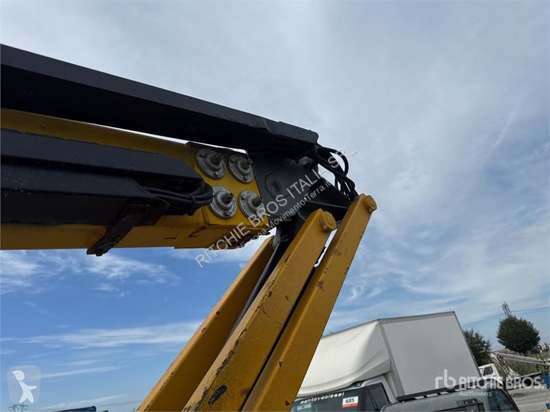 升降机 Haulotte Articulating Boom Lift (Inoperable)