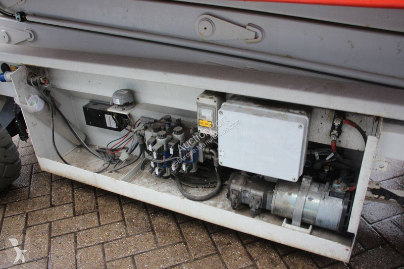 Plataforma elevadora Hollandlift MONOSTAR V-SAEL14