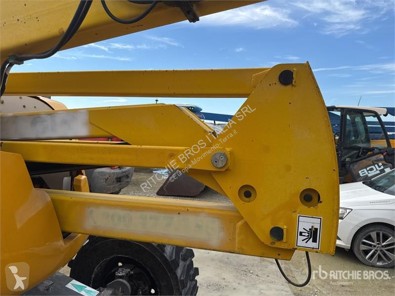 升降机 Haulotte Articulating Boom Lift (Inoperable)