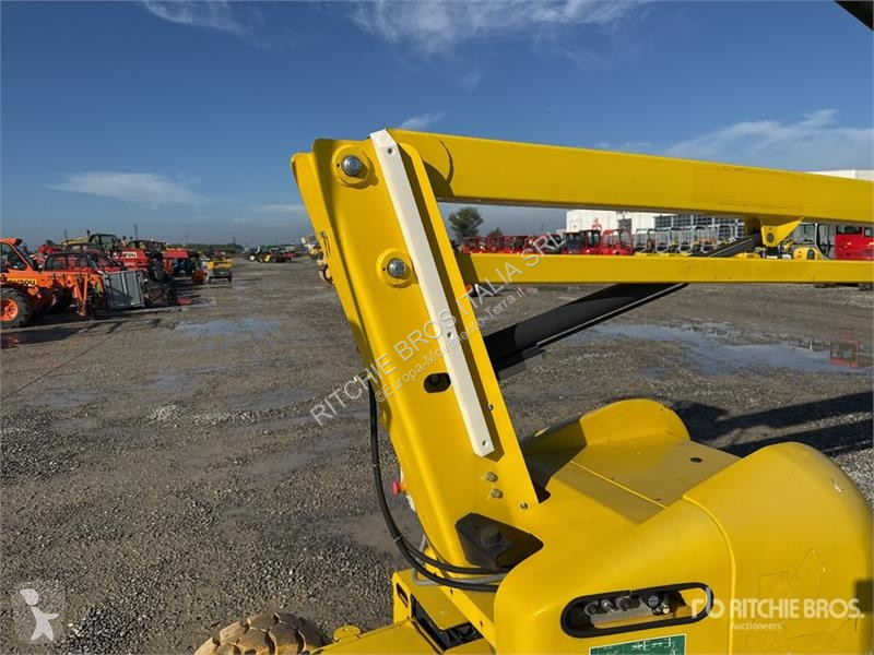升降机 Airo A12E Electric Articulating Boom Lift