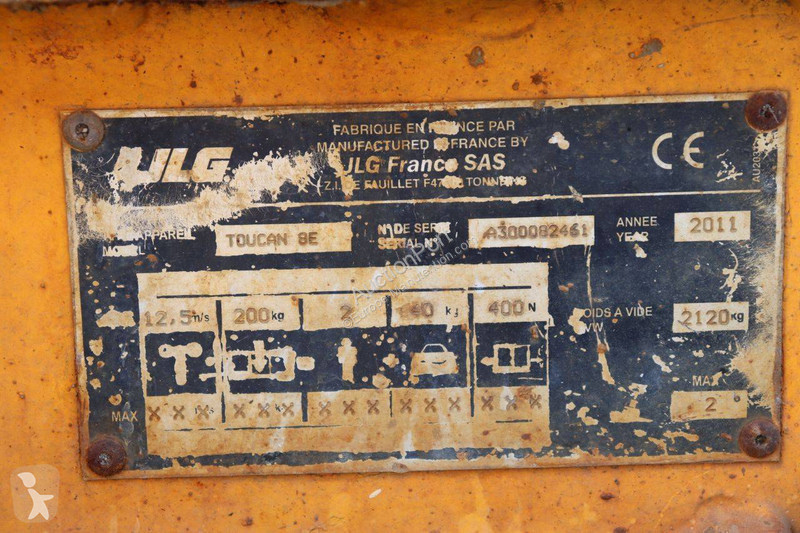 JLG 8E aerial platform