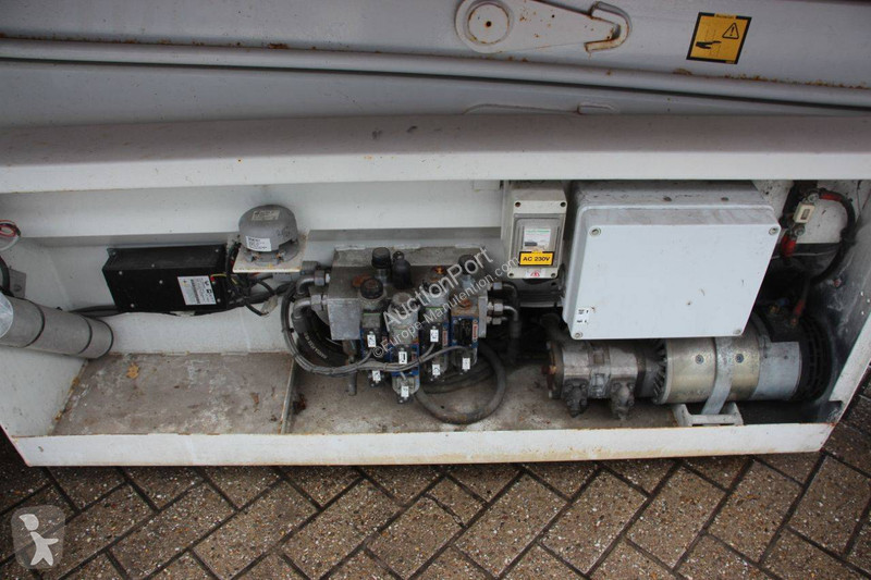 Plataforma elevadora Hollandlift MONOSTAR Y-64EL14