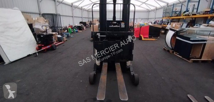 Chariot à mât rétractable