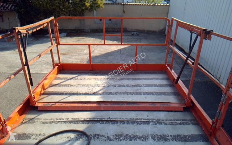 Nacelle JLG plateforme ciseaux automotrice diesel