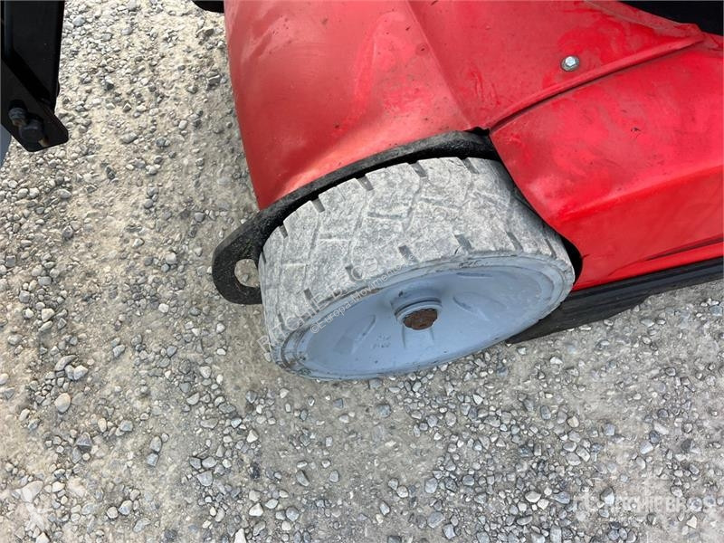 Plataforma elevadora Manitou Vertical Mast Lift