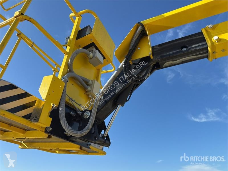 升降机 Airo A12E Electric Articulating Boom Lift