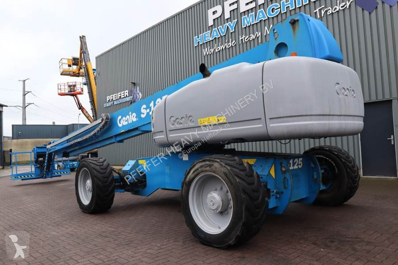 منصة تلسكوبية Genie Diesel, 4x4x4 Drive, 40.1m...
