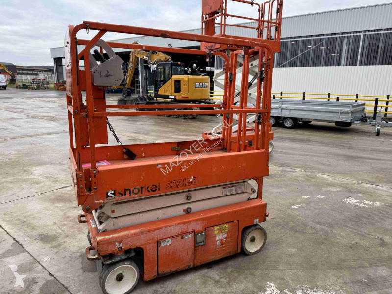 منصة تلسكوبية Snorkel S3215E