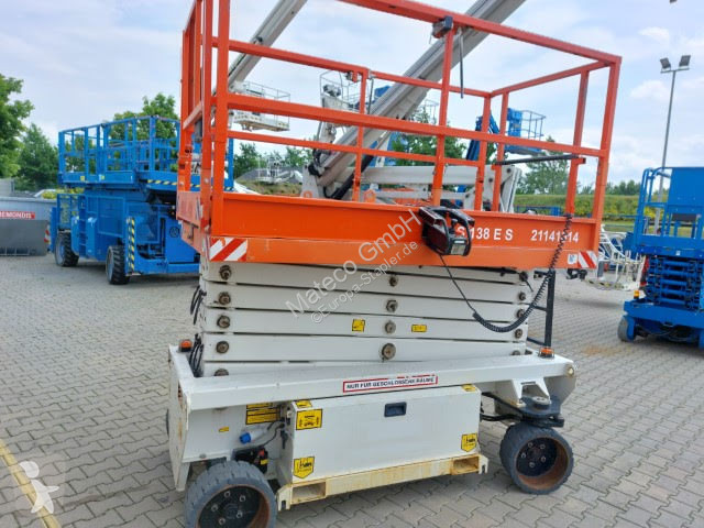 منصة تلسكوبية Hollandlift HL-11812