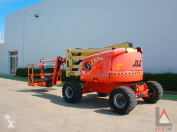 Nacelle automotrice articulée JLG