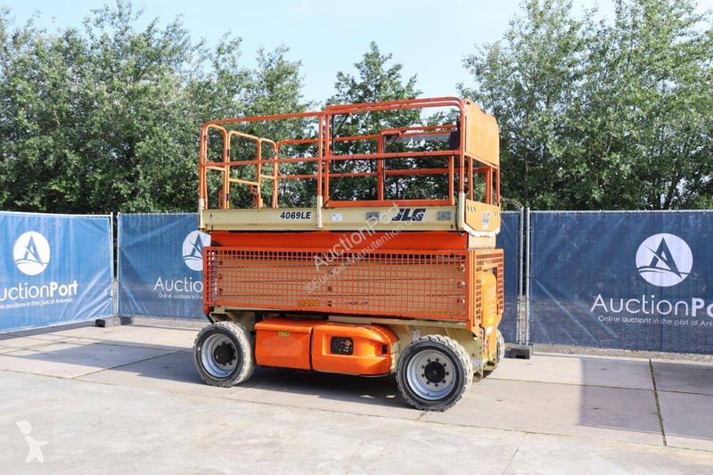 Piattaforma aerea JLG