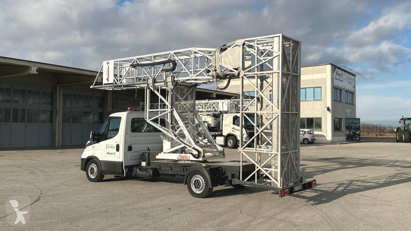 منصة تلسكوبية Iveco BARIN ABC 60-L