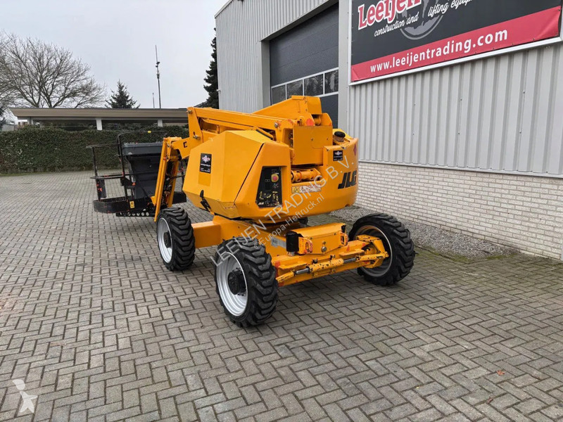 منصة تلسكوبية JLG Diesel 4x4 articulated...