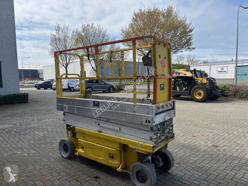 منصة تلسكوبية JLG Electric scissorlift 2010 year