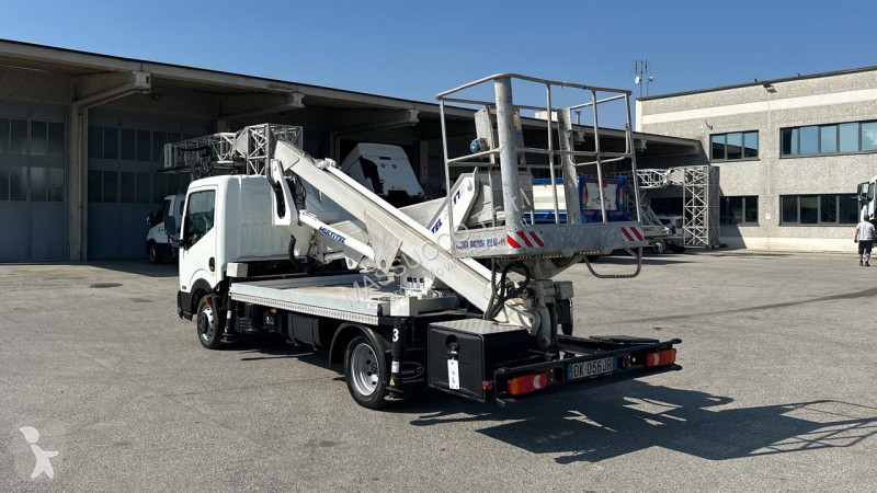 منصة تلسكوبية Nissan 35.11 MX 170