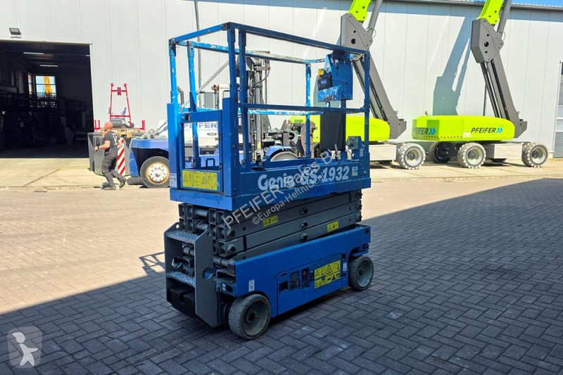 منصة تلسكوبية Genie GS1932 Electric, Working...