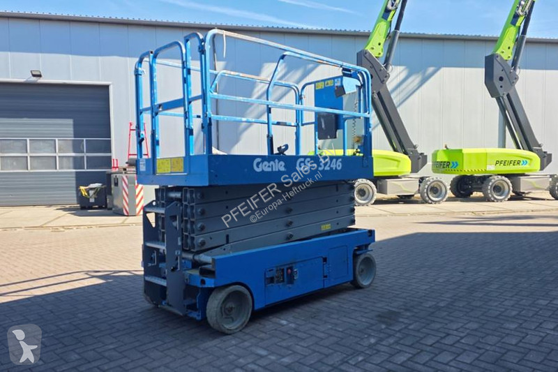 منصة تلسكوبية Genie GS3246 Electric, Working...